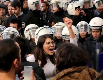 women protest turkey lastesis